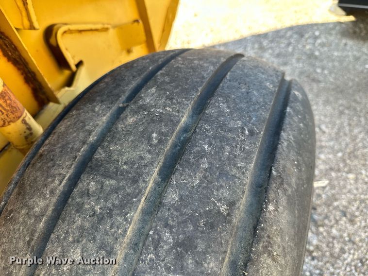 image for item KT9225 1993 Vermeer 605 Series K  round baler