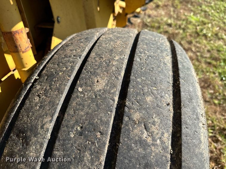 image for item KT9225 1993 Vermeer 605 Series K  round baler