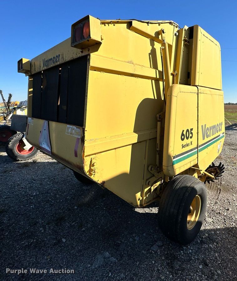 image for item KT9226 1993 Vermeer 605 Series K  round baler