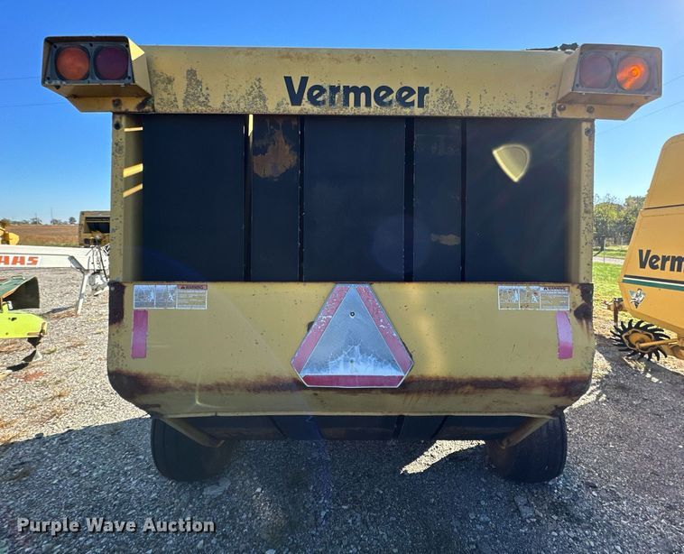 image for item KT9226 1993 Vermeer 605 Series K  round baler