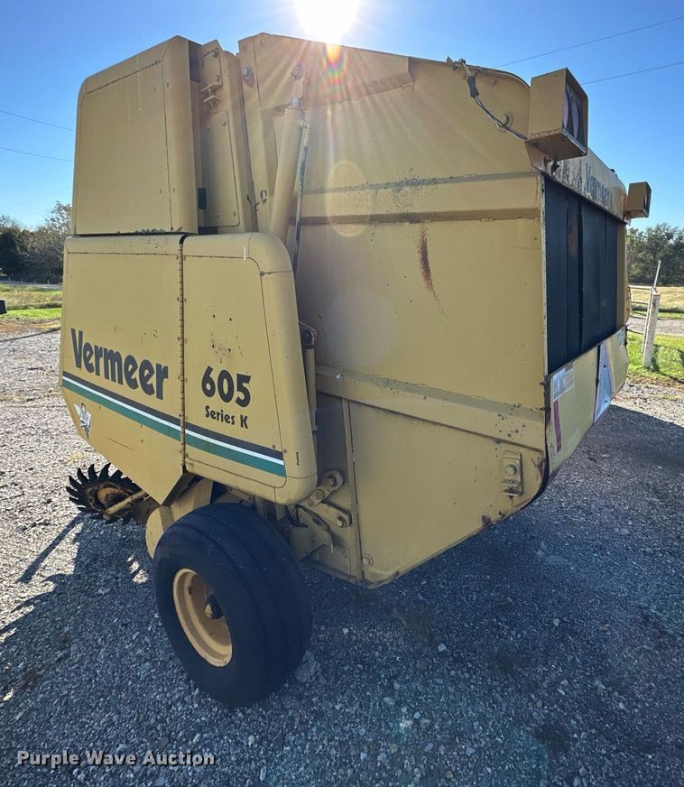 image for item KT9226 1993 Vermeer 605 Series K  round baler