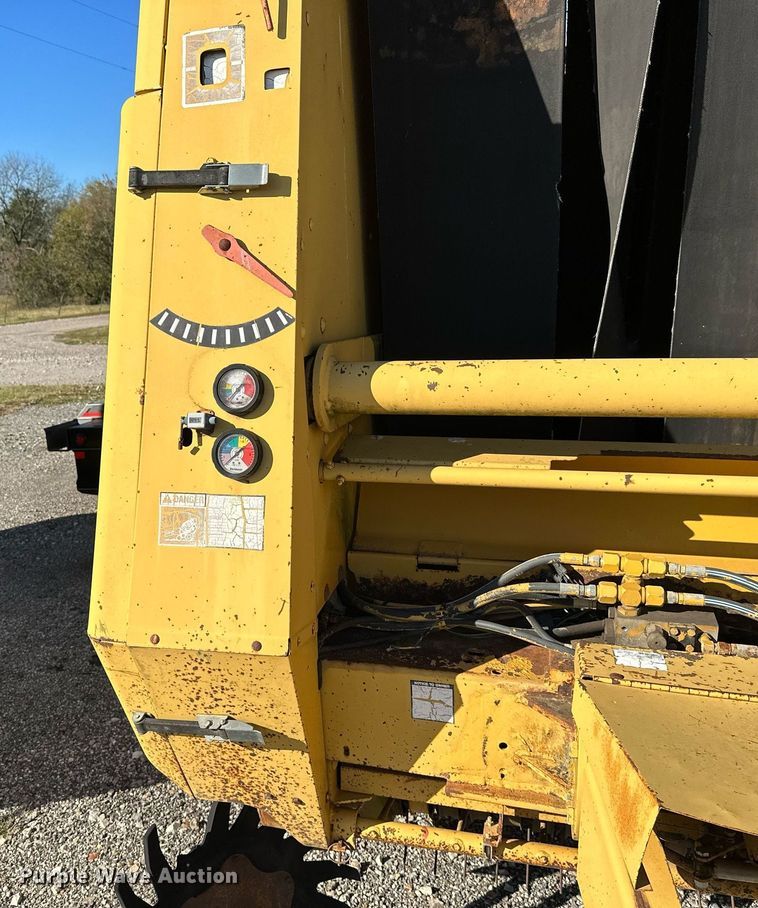 image for item KT9226 1993 Vermeer 605 Series K  round baler