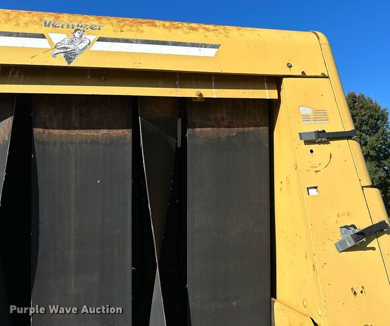 image for item KT9226 1993 Vermeer 605 Series K  round baler