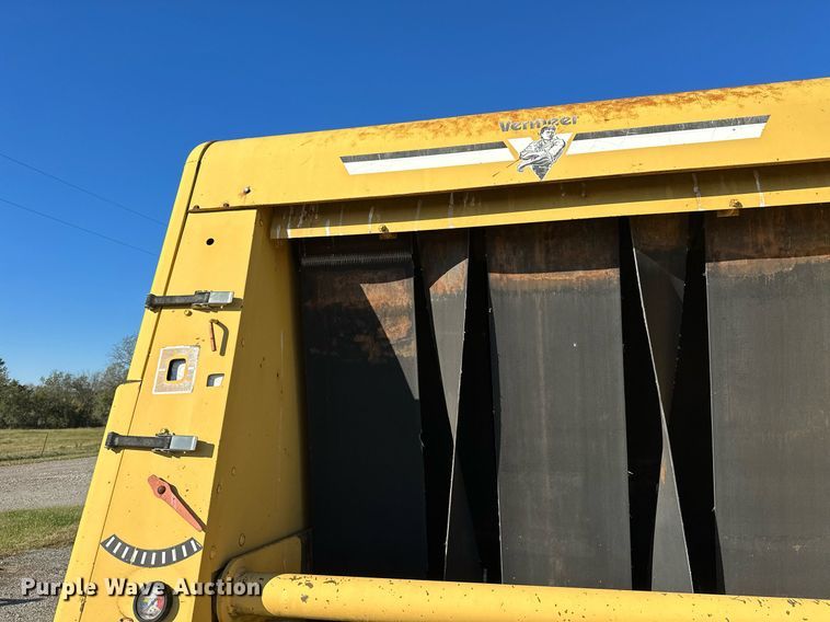 image for item KT9226 1993 Vermeer 605 Series K  round baler