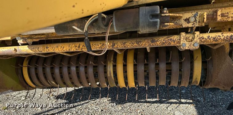 image for item KT9226 1993 Vermeer 605 Series K  round baler