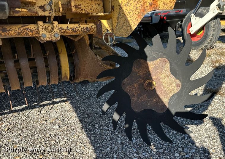 image for item KT9226 1993 Vermeer 605 Series K  round baler