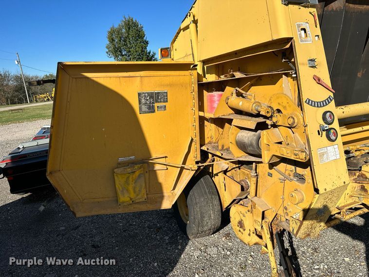 image for item KT9226 1993 Vermeer 605 Series K  round baler