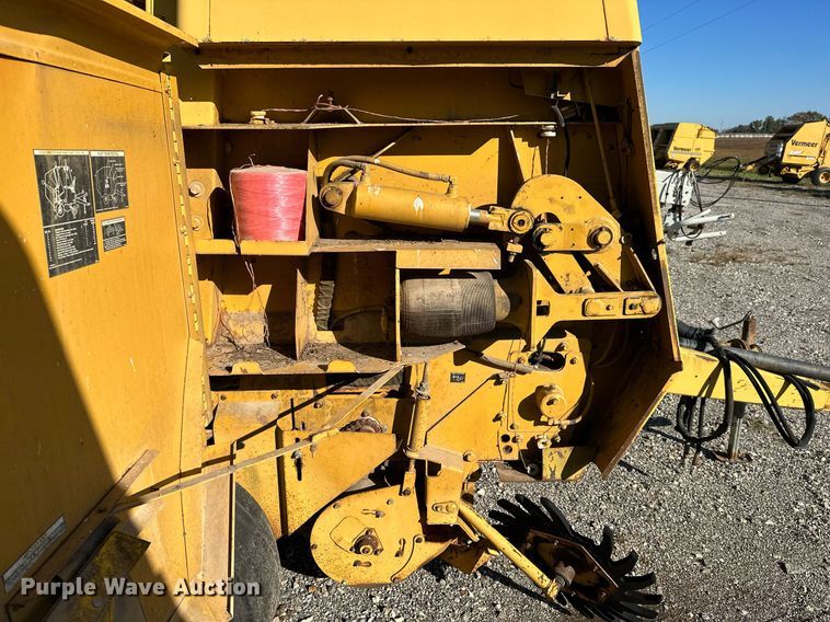 image for item KT9226 1993 Vermeer 605 Series K  round baler