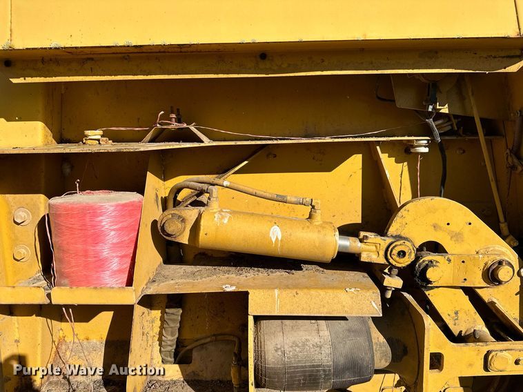 image for item KT9226 1993 Vermeer 605 Series K  round baler