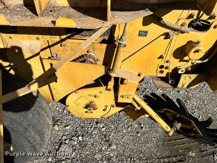 image for item KT9226 1993 Vermeer 605 Series K  round baler