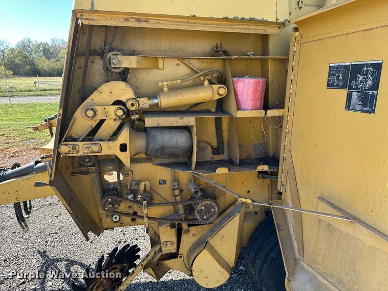 image for item KT9226 1993 Vermeer 605 Series K  round baler