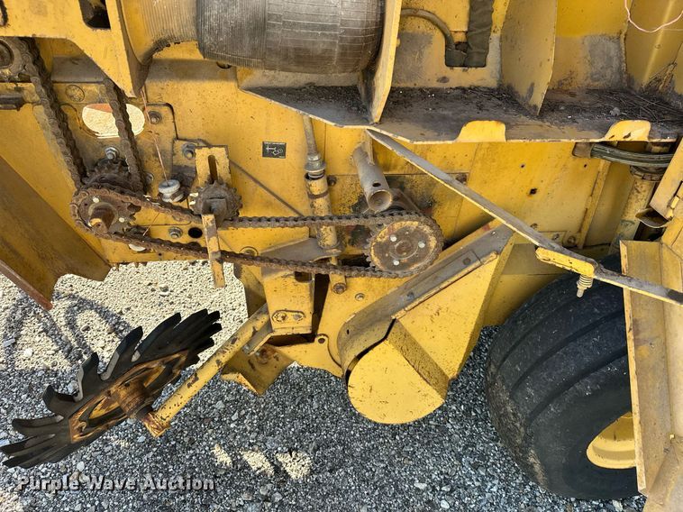 image for item KT9226 1993 Vermeer 605 Series K  round baler