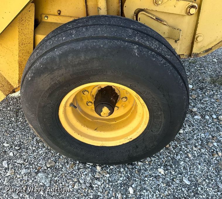 image for item KT9226 1993 Vermeer 605 Series K  round baler