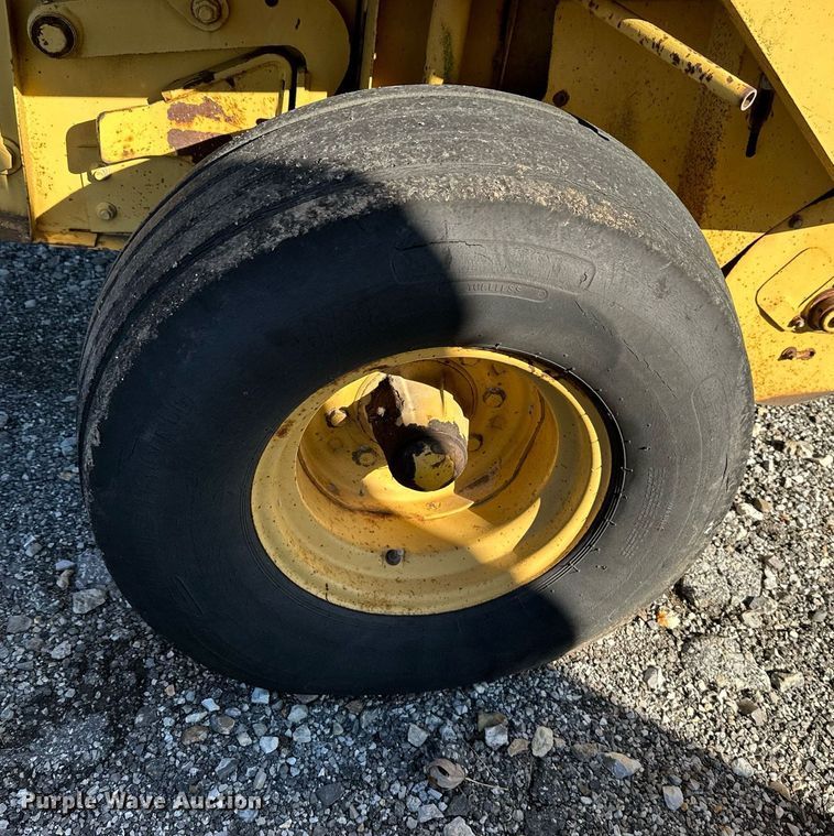 image for item KT9226 1993 Vermeer 605 Series K  round baler