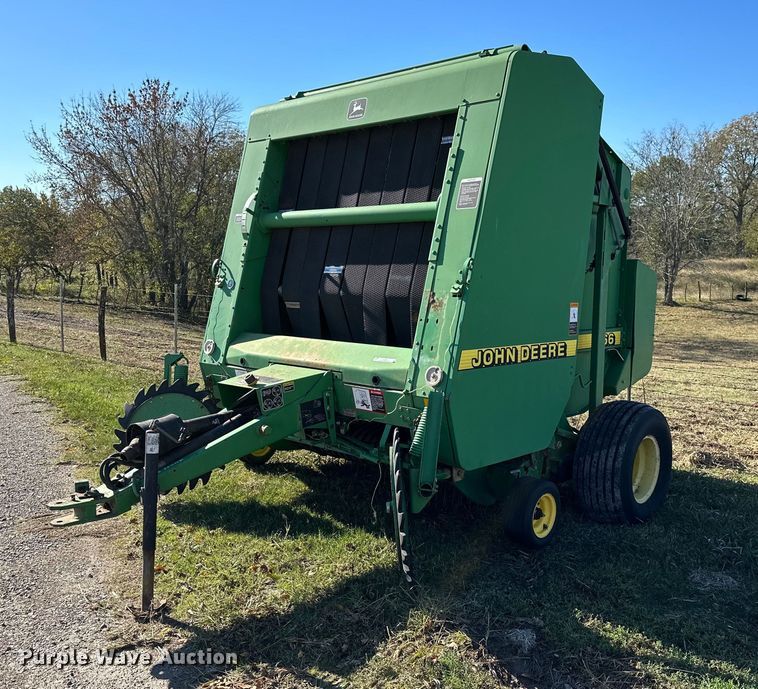 image for item KT9227 1998 John Deere 566  round baler