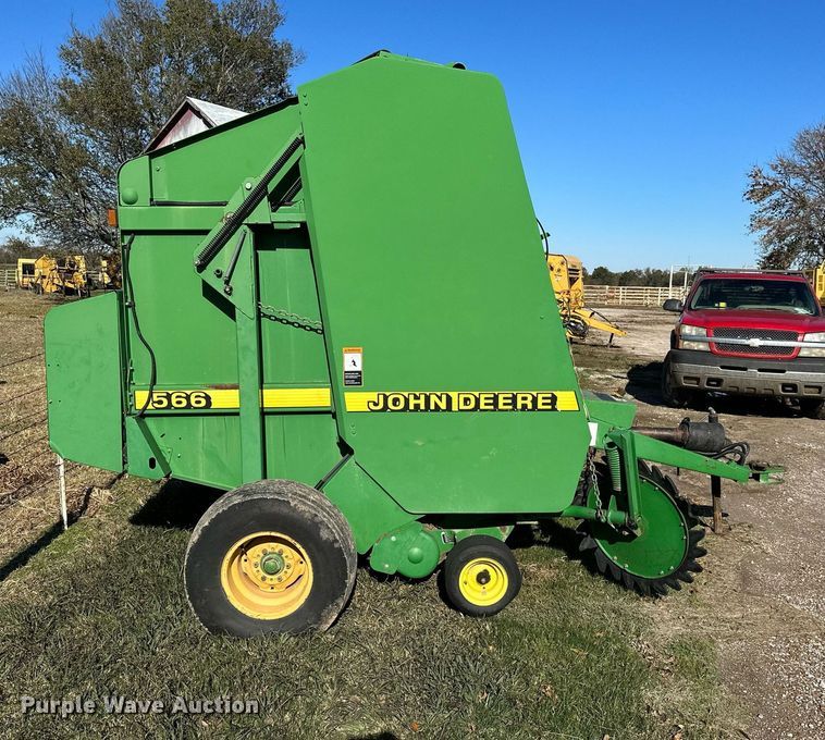 image for item KT9227 1998 John Deere 566  round baler