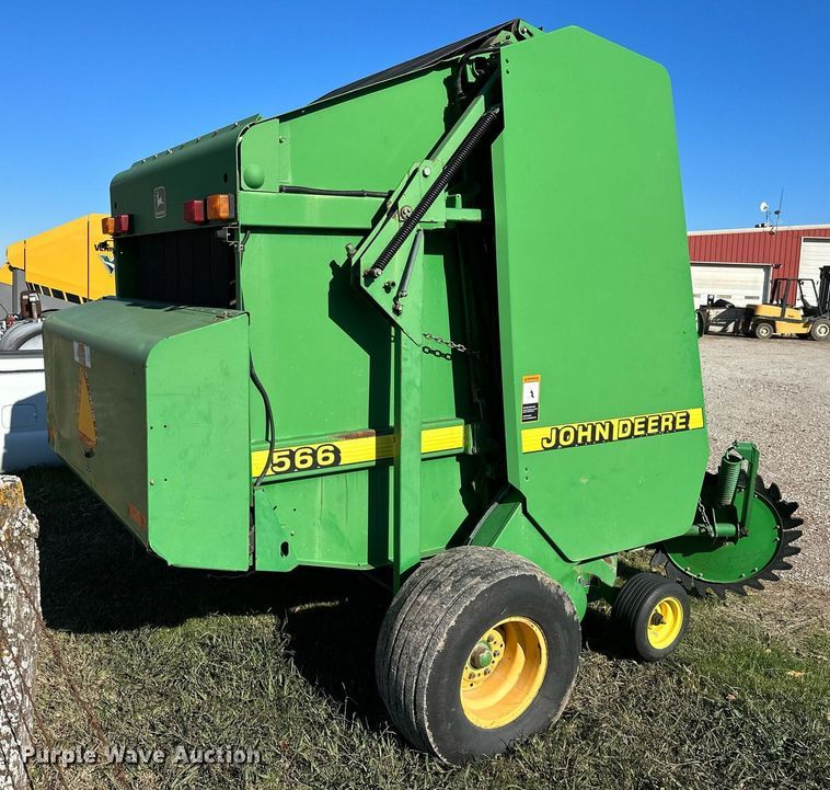 image for item KT9227 1998 John Deere 566  round baler