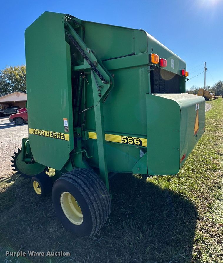 image for item KT9227 1998 John Deere 566  round baler