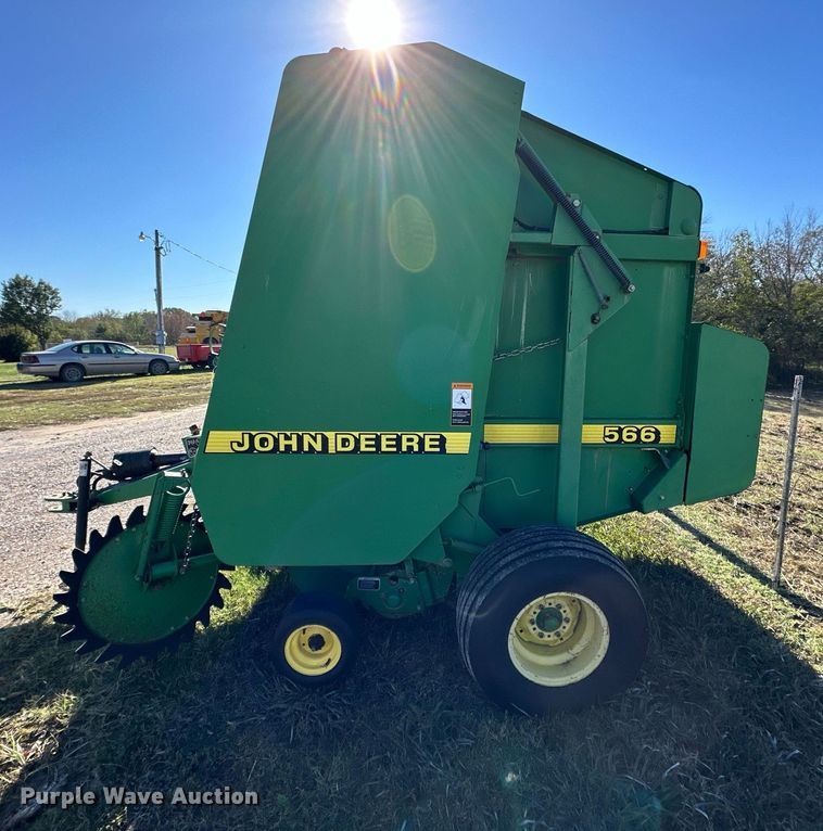image for item KT9227 1998 John Deere 566  round baler