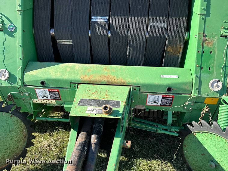 image for item KT9227 1998 John Deere 566  round baler