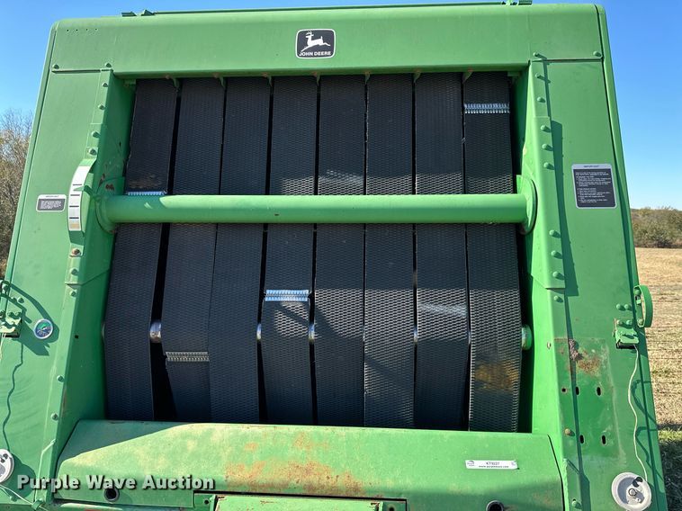 image for item KT9227 1998 John Deere 566  round baler