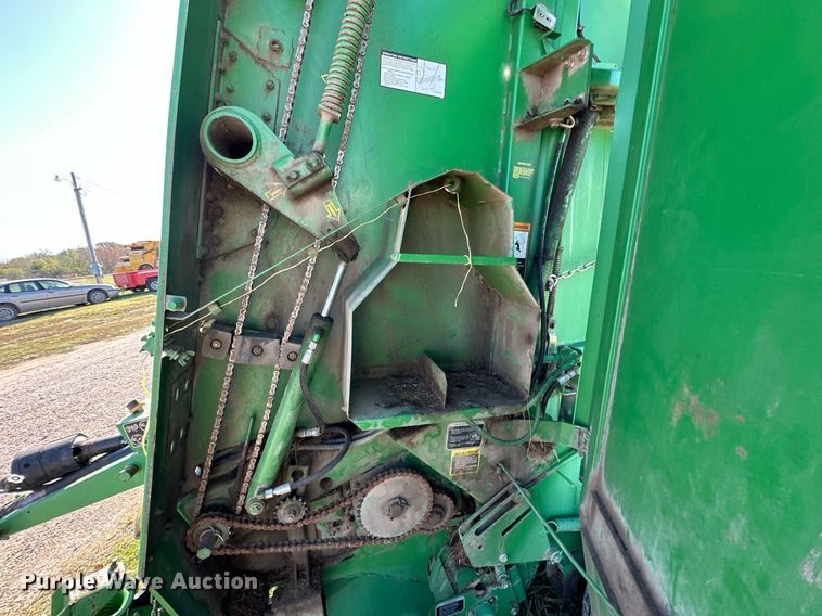 image for item KT9227 1998 John Deere 566  round baler