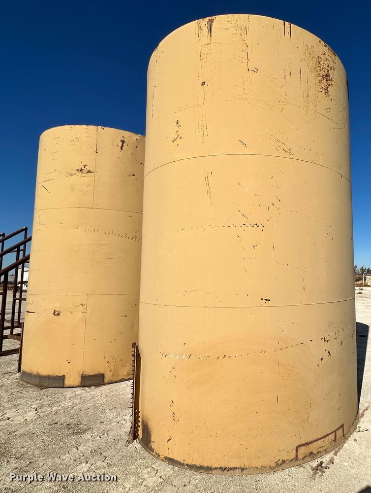 image for item KX9720 Grain bin stand with tank