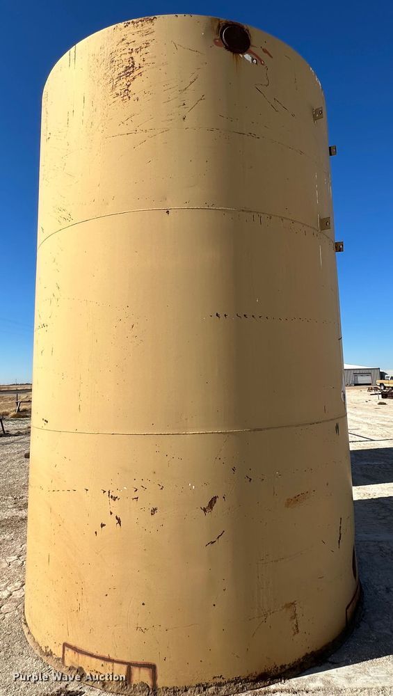 image for item KX9720 Grain bin stand with tank