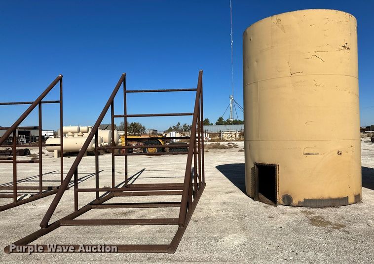 image for item KX9721 Grain bin stand with tank