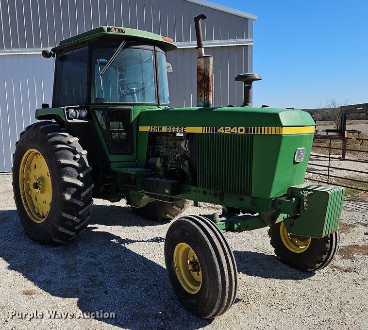 image for item LB9574 1982 John Deere 4240H  tractor