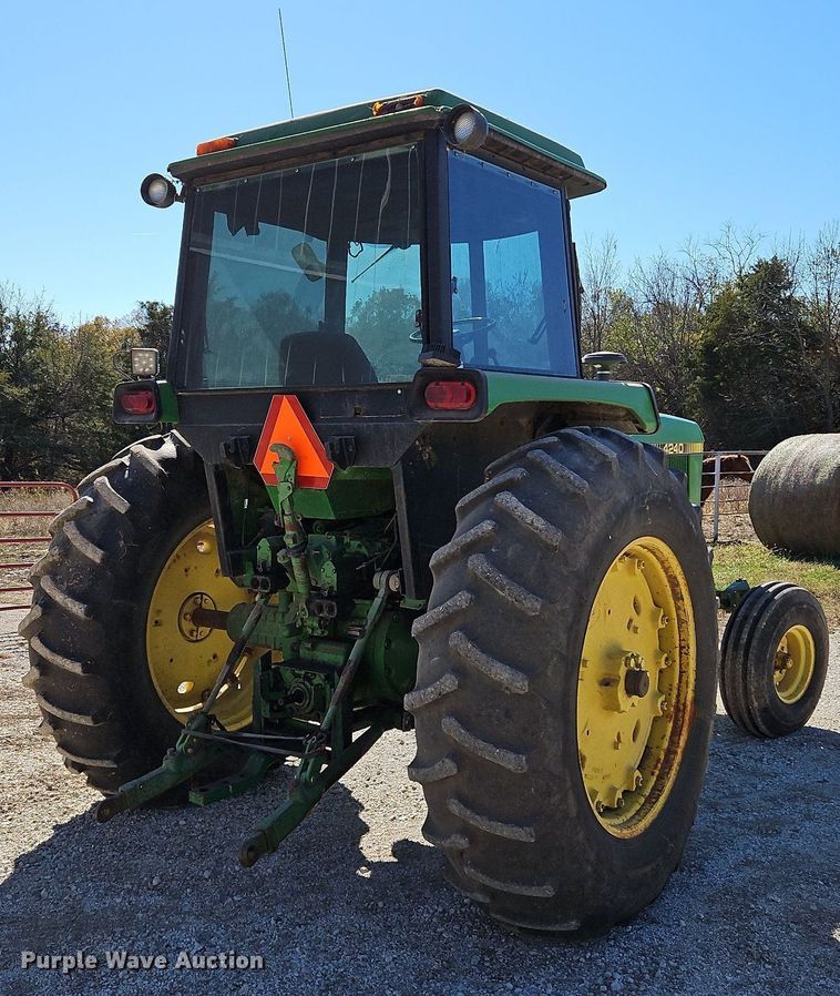image for item LB9574 1982 John Deere 4240H  tractor