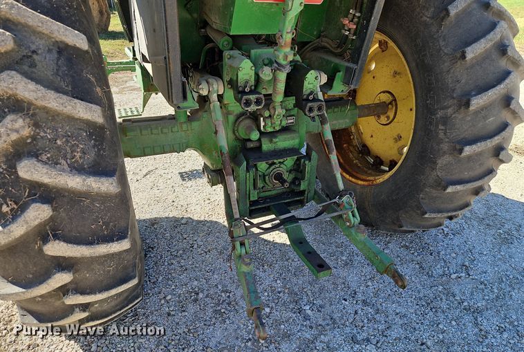 image for item LB9574 1982 John Deere 4240H  tractor