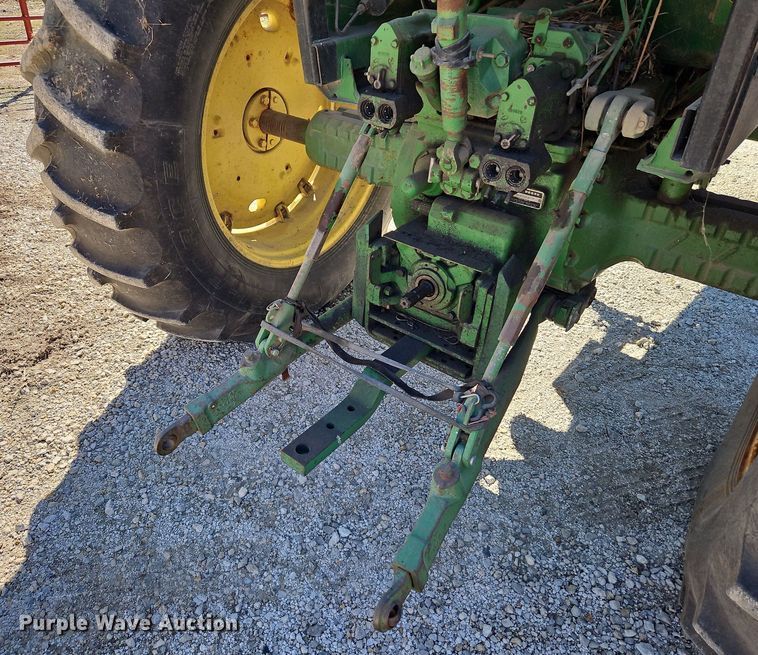 image for item LB9574 1982 John Deere 4240H  tractor