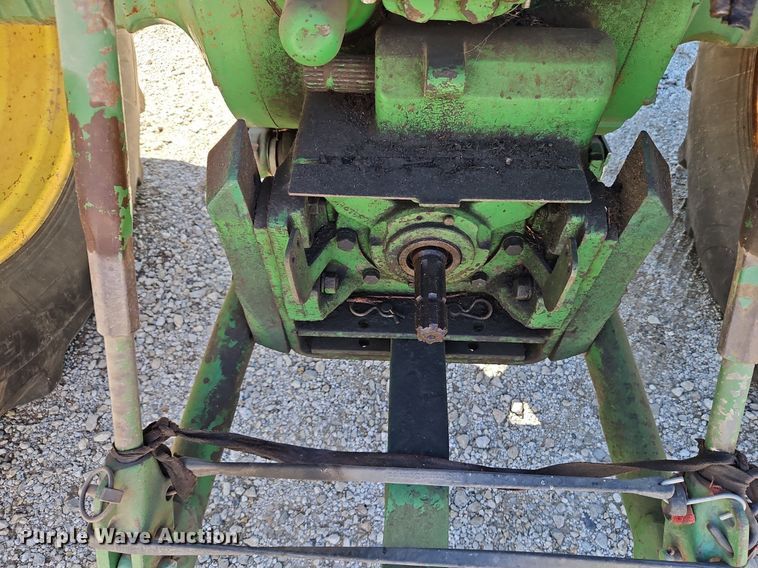 image for item LB9574 1982 John Deere 4240H  tractor