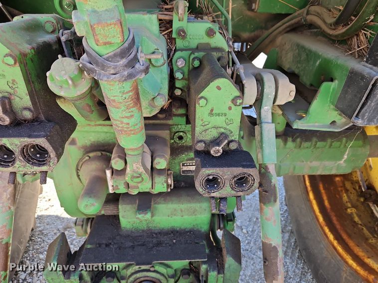 image for item LB9574 1982 John Deere 4240H  tractor