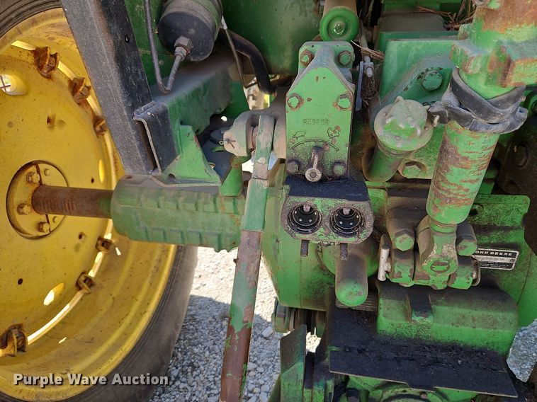 image for item LB9574 1982 John Deere 4240H  tractor