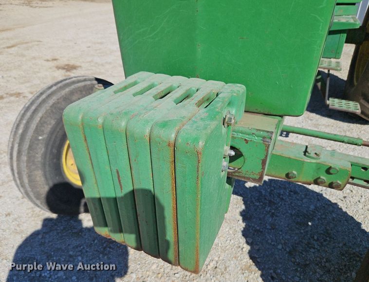 image for item LB9574 1982 John Deere 4240H  tractor