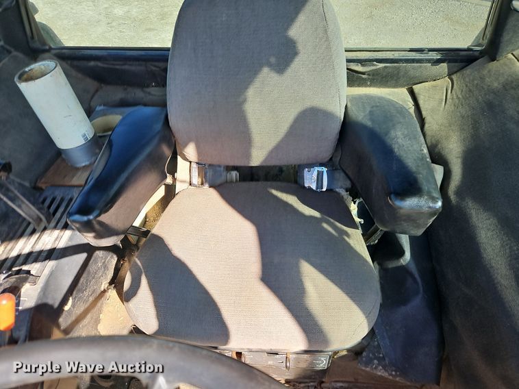 image for item LB9574 1982 John Deere 4240H  tractor