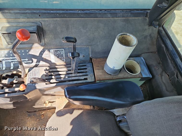 image for item LB9574 1982 John Deere 4240H  tractor