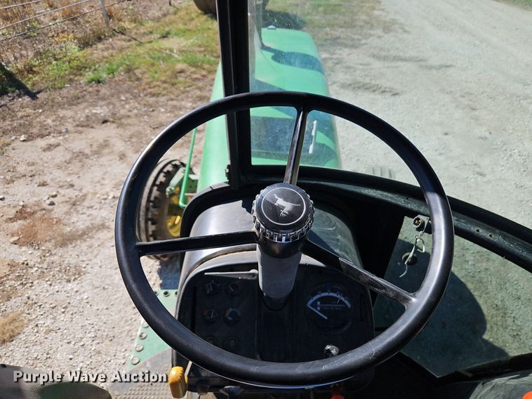 image for item LB9574 1982 John Deere 4240H  tractor