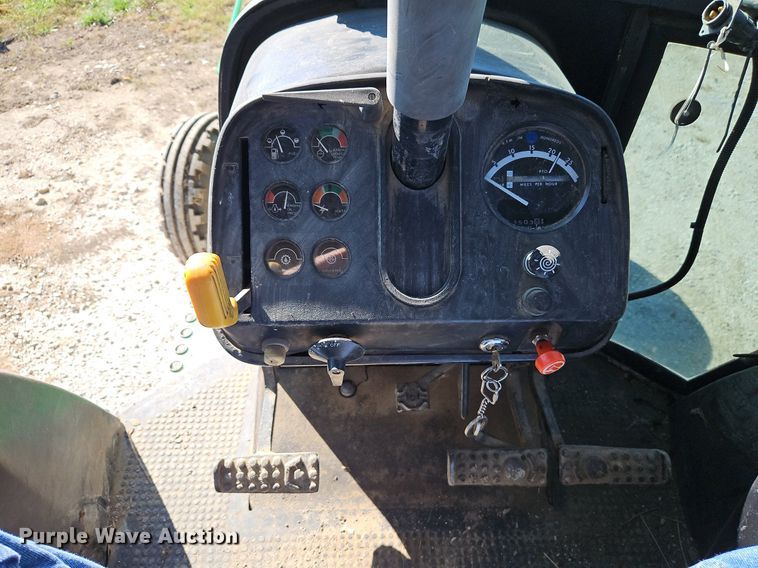 image for item LB9574 1982 John Deere 4240H  tractor