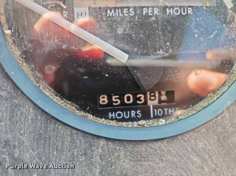 image for item LB9574 1982 John Deere 4240H  tractor