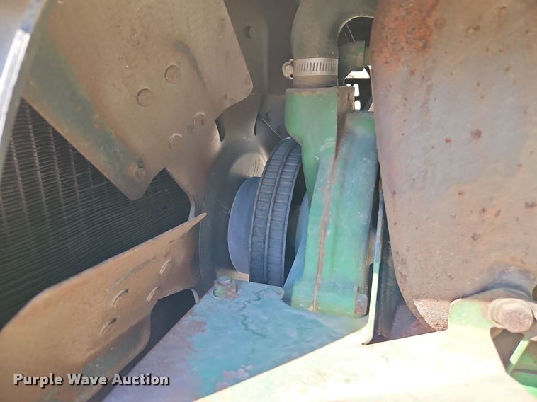 image for item LB9574 1982 John Deere 4240H  tractor