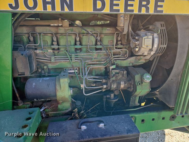 image for item LB9574 1982 John Deere 4240H  tractor