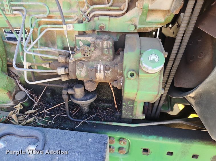 image for item LB9574 1982 John Deere 4240H  tractor