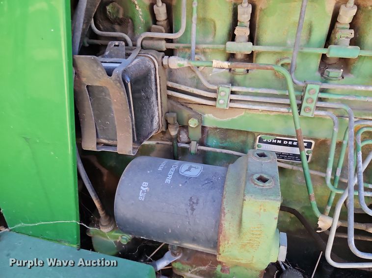 image for item LB9574 1982 John Deere 4240H  tractor