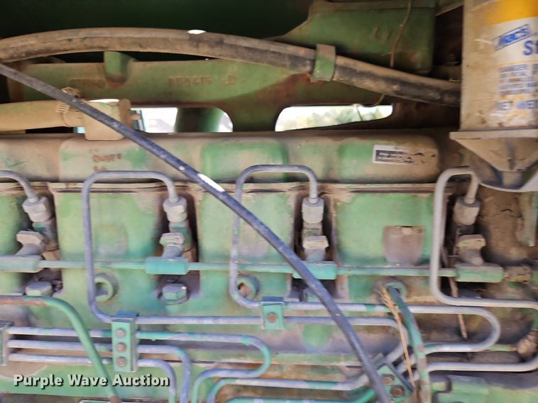 image for item LB9574 1982 John Deere 4240H  tractor