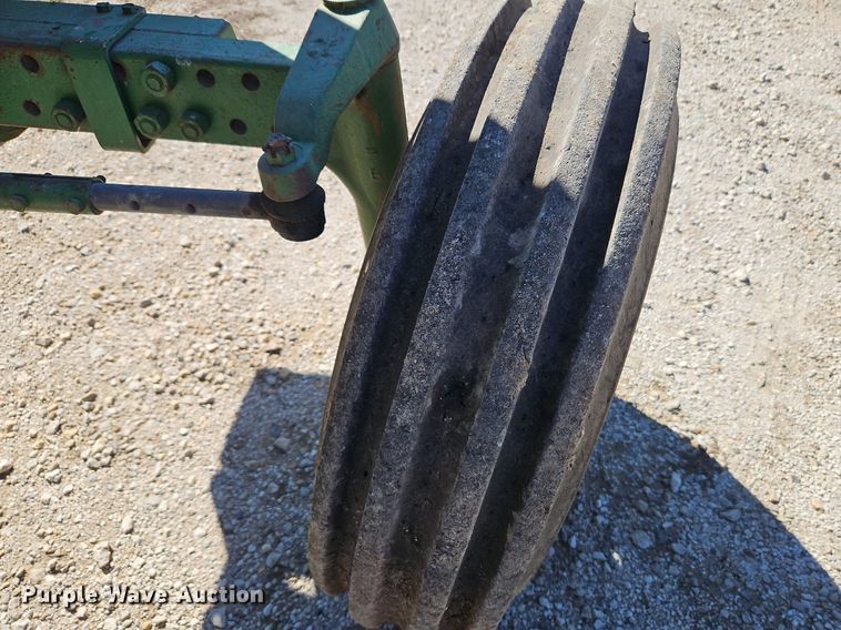 image for item LB9574 1982 John Deere 4240H  tractor