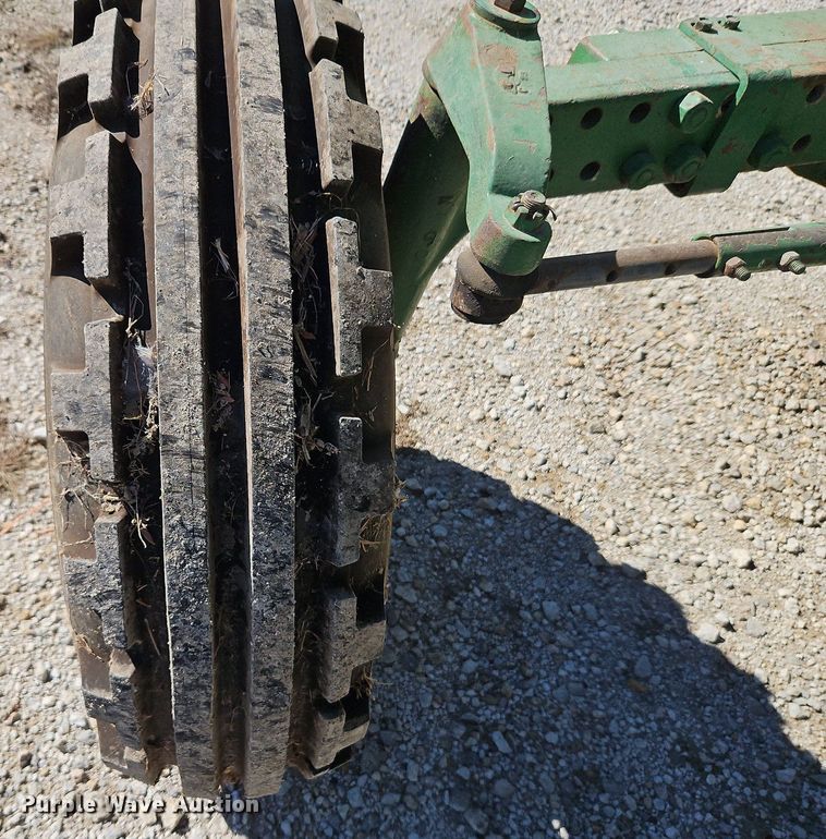 image for item LB9574 1982 John Deere 4240H  tractor