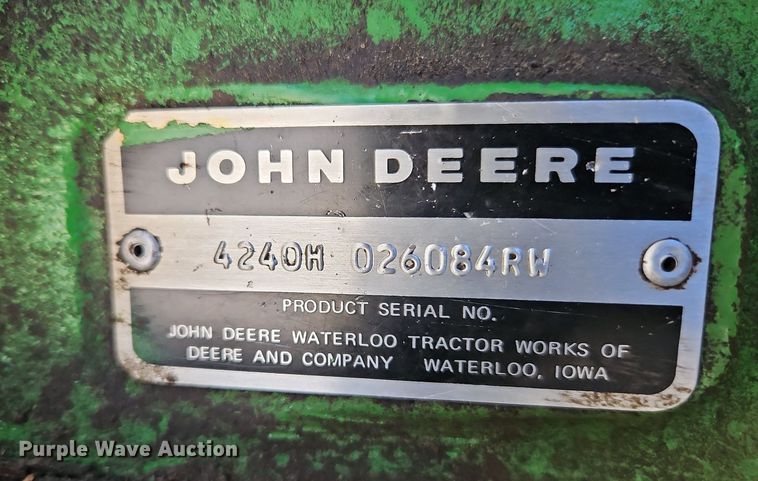 image for item LB9574 1982 John Deere 4240H  tractor